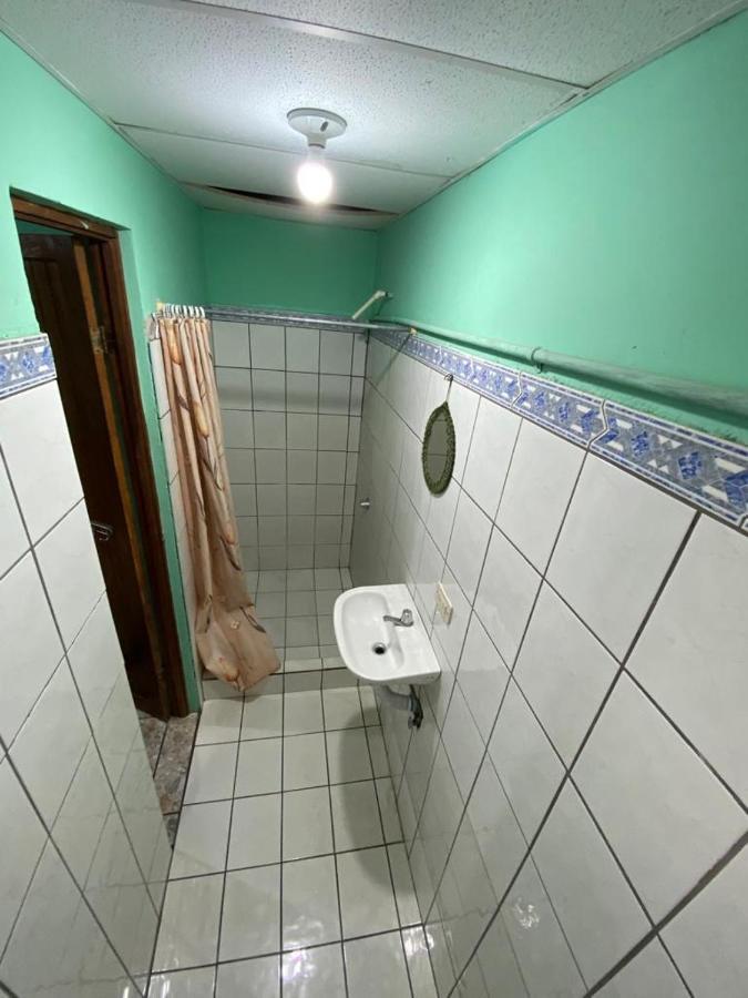 Hospedaje Catalinass Liberia Værelse billede